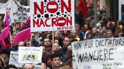 Протесты во Франции: премьер "абсолютно решительно настроен" довести реформу до конца