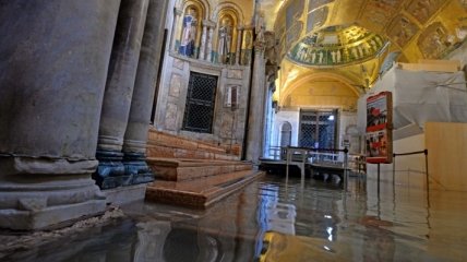 Венецию опять затопило: под воду ушла почти четверть территорий