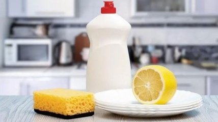 Як мити посуд лимоном та губкою для посуду