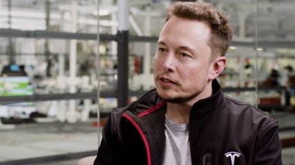 Илон Маск показал скафандр SpaceX в полный рост