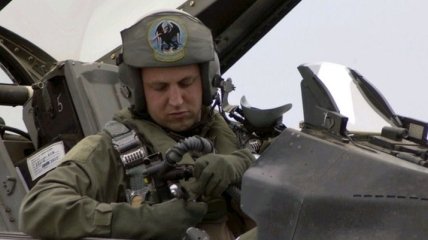 Крушение Су-27: США раскрыли детали карьеры погибшего американского пилота