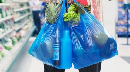 Еще одна страна запретила пластиковые пакеты в супермаркетах