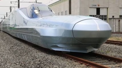 "Поезд-пуля": В Японии тестируют поезд, развивающий скорость до 400 километров в час