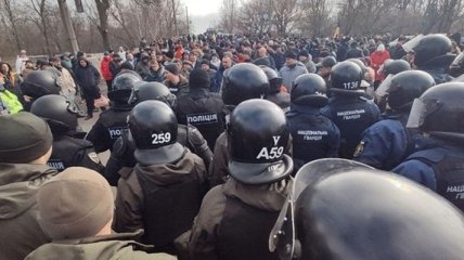 Эвакуация граждан из Китая: сколько украинцев поддерживают протесты