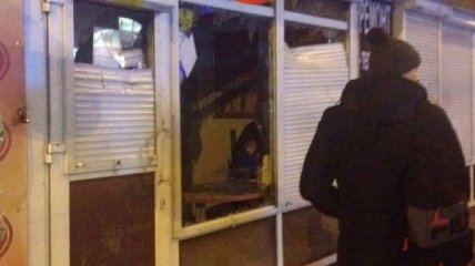 Погром в Киеве: неизвестные разгромили лотерейные киоски 