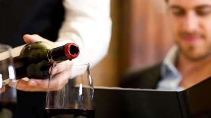 Красное или белое: 7 причин выпить бокал вина