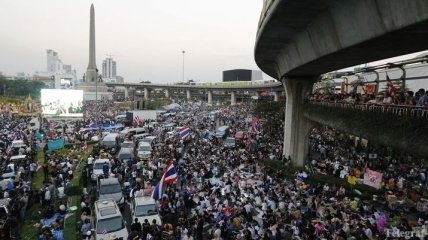 Блокировка движения и админзданий в Таиланде продолжается