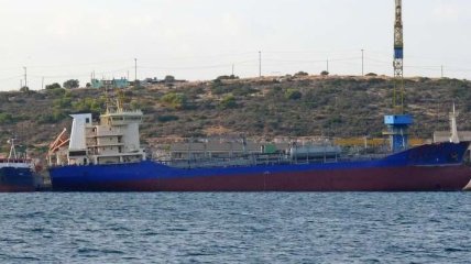 Украинский моряк заблокировал рулевую рубку танкера в порту Йемена