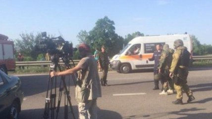 Харьковский стрелок перебрался на другую АЗС и требует коридора в ДНР