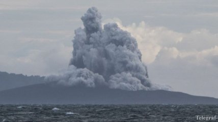 Вулкан в Индонезии после мощного извержения уменьшился втрое