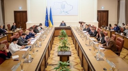 Кабмін вніс у Раду законопроєкт про компенсації затримок зарплат і пенсій