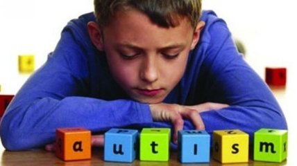 Что вызывает аутизм у детей?