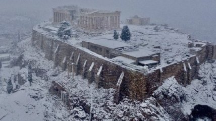Акрополь в снегу: в Афинах выпал первый за 12 лет снег