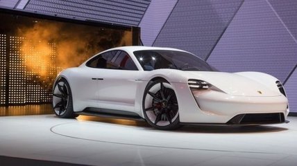 Porsche намерен выпустить электрический кроссовер к 2020 году