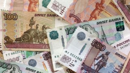 Курс рубля та цінних паперів російських компаній обвалився вслід за нафтою
