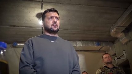 Зеленский приехал к бойцам на одно из самых горячих направлений (видео)