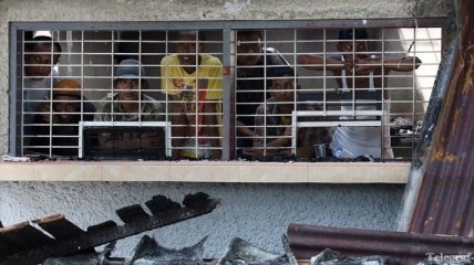 В Индонезии продолжаются поиски еще 120 сбежавших заключенных