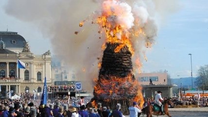 В Цюрихе эпично взорвали голову гигантского снеговика