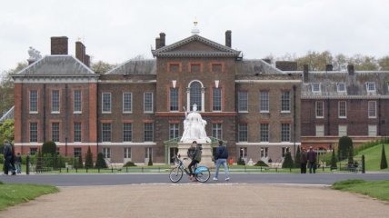 В Лондоне мужчина поджег себя в парке Кенсингтонского дворца