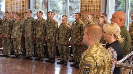 Новый сезон: военкоматы Киева приглашают юношей на службу