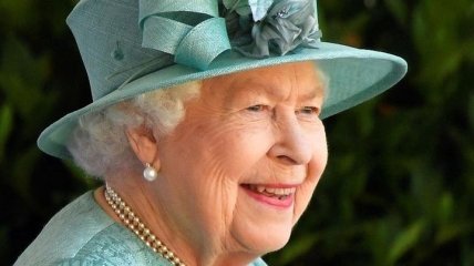 Историческое событие: Елизавета II впервые совершила видеозвонок