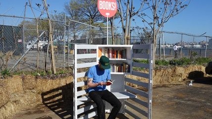 В Нью-Йорке создали уличные мини-читальни