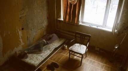 "Де були 8 років?": у центрі Москви мешканці комуналки роками жили з трупом у сусідній кімнаті