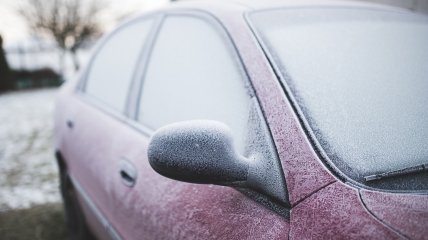 Замерзает стекло в авто