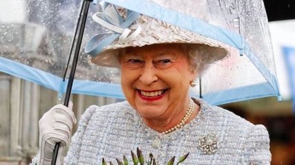 СМИ: Елизавета II контролирует все, что происходит в жизни герцогов Сассекских