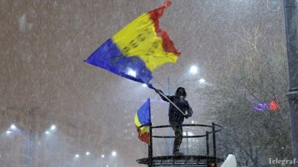 Протесты в Румынии: Демонстранты устроили марафон вокруг здания правительства