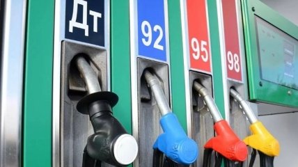 Гончарук о ценах на бензин: Должны упасть на 2 грн за литр