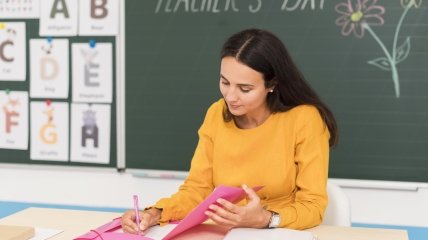 В 2023 году День учителя выпадет на 1 октября