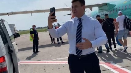 Тищенко опублікував відео, через яке сталася затримка літака