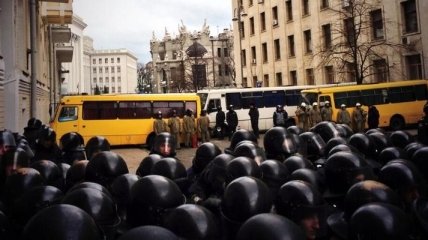МВД: В столкновениях возле памятника Ленину пострадали милиционеры