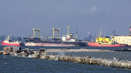 Украинские порты уменьшили перевалку экспортных грузов