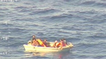 Четыре дня без воды: в Тихом океане спасли семерых выживших в кораблекрушении 