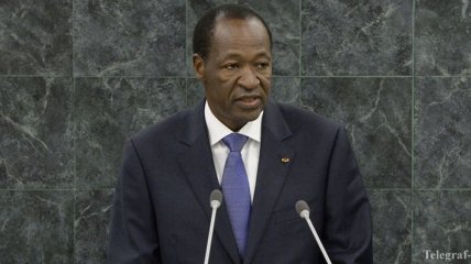 Отстраненный от власти президент Буркина-Фасо сбежал из страны