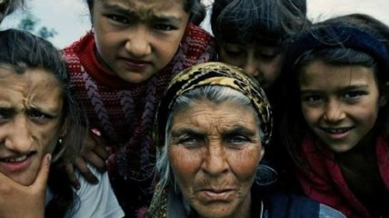 Сложная и необычная жизнь современных цыган (Фото)