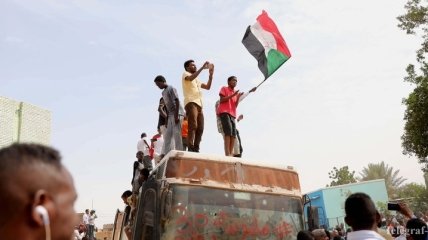 В Судане арестовали силовиков, причастных к расстрелам протестующих