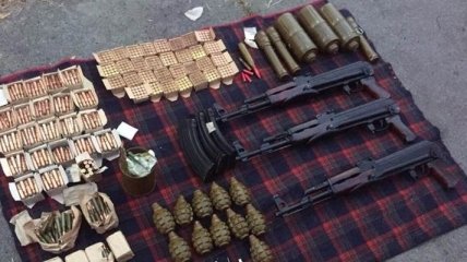 Правоохранители задержали под Киевом торговцев оружием