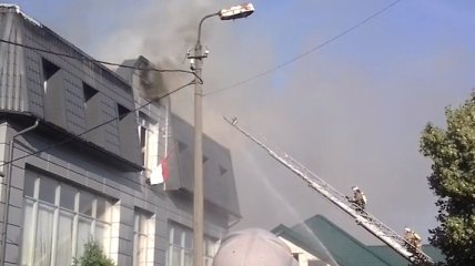 В Киеве горит посольство Йемена