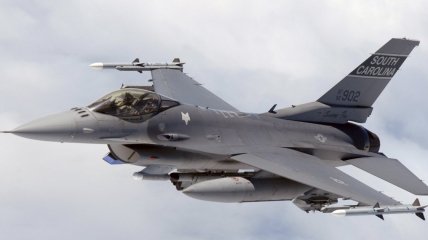 Точні терміни постачання винищувачів F-16, як і раніше, невідомі
