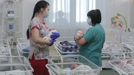 Коронавирус в Украине за сутки подтвердили у 23 детей и 81 медика