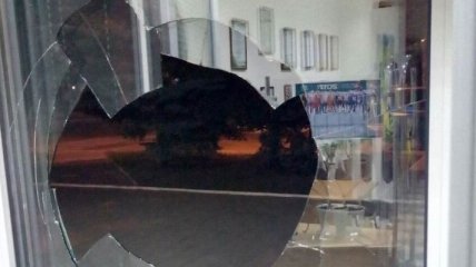 На Донбассе неизвестные атаковали офис украинского телеканала