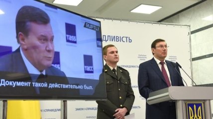 Защита Януковича требует рассмотрения в ВСП заявлений Луценко