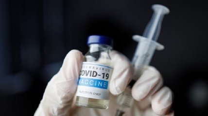 Справки о вакцинации от коронавируса украинцам будут давать бесплатно 