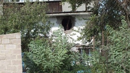 В Красногоровки в результате обстрелов загорелся дом