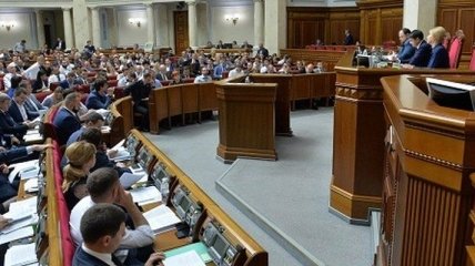 Четверо депутатів пропустили 90% голосувань у Раді