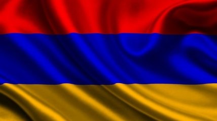 В Армении новые протесты: больше 200 человек у здания правительства