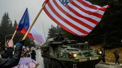 Американский военный конвой едет в Чехию